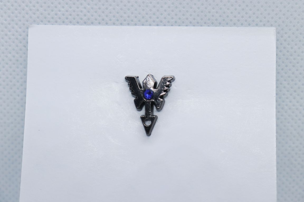 silver-inverted-guitar-with-blue-centre-imitation-jewellery-lapel-pin