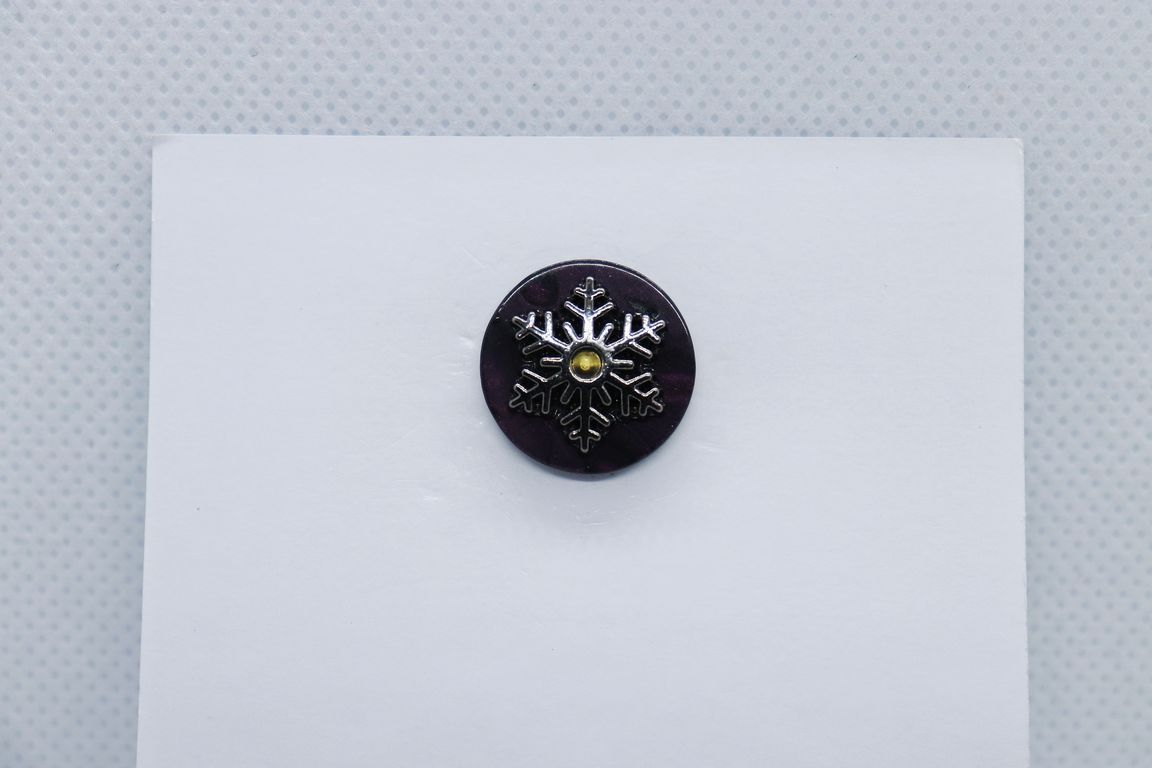 silver-on-black-snowflake-imitation-jewellery-lapel-pin