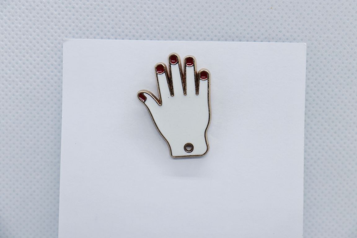 white-hand-imitation-jewellery-lapel-pin