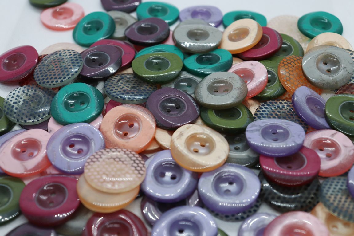 assorted-pack-of-2-hole-plastic-fancy-button