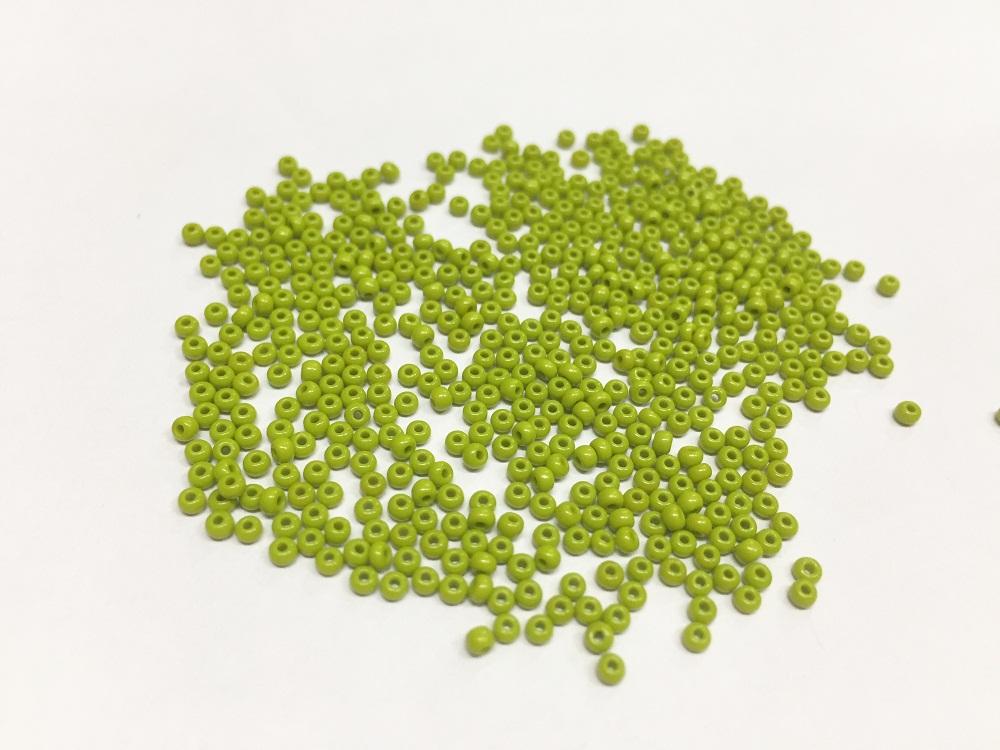 preciosa-peridot-opaque-green-round-rocaille-seed-beads