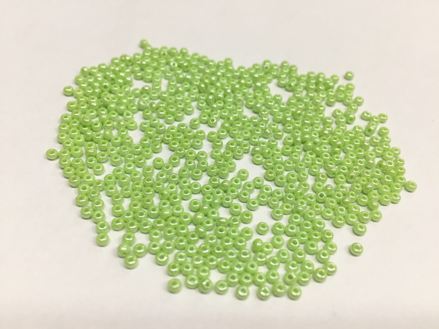 preciosa-green-lustre-round-rocaille-seed-beads