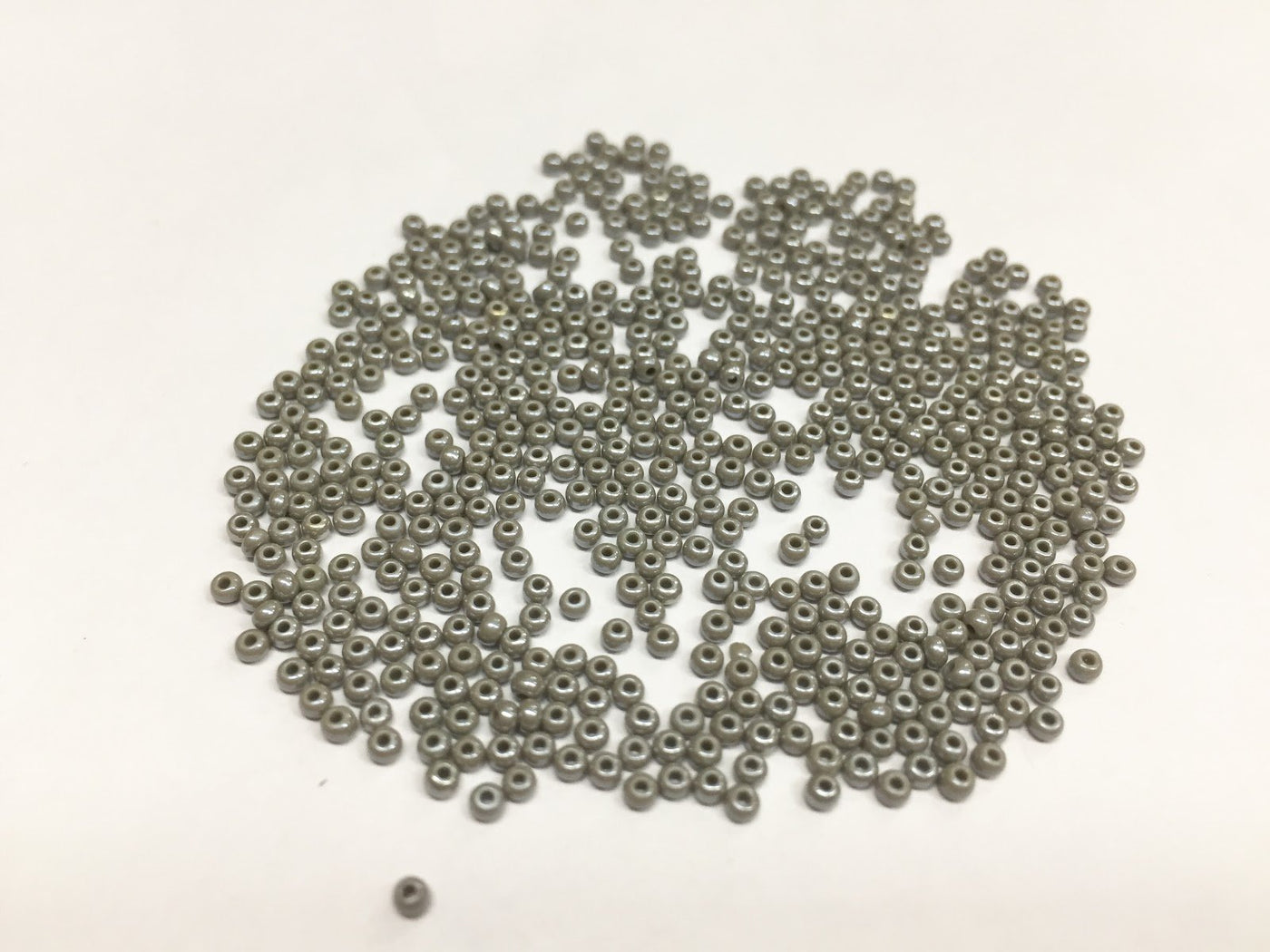 preciosa-grey-lustre-round-rocaille-seed-beads