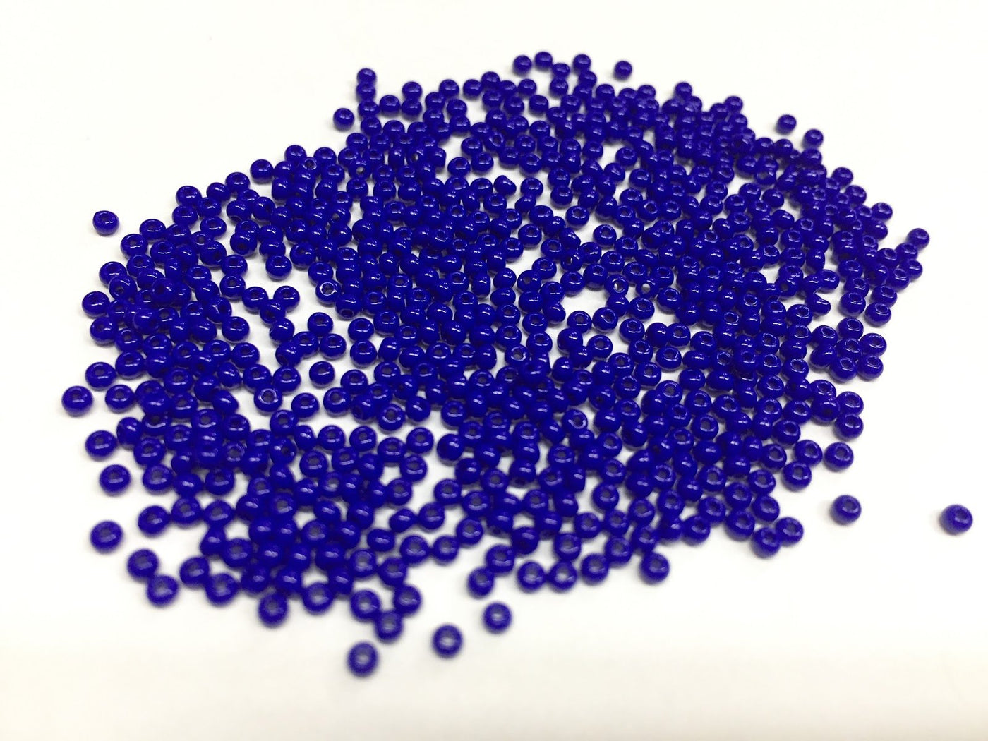 preciosa-blue-opaque-round-rocaille-seed-beads