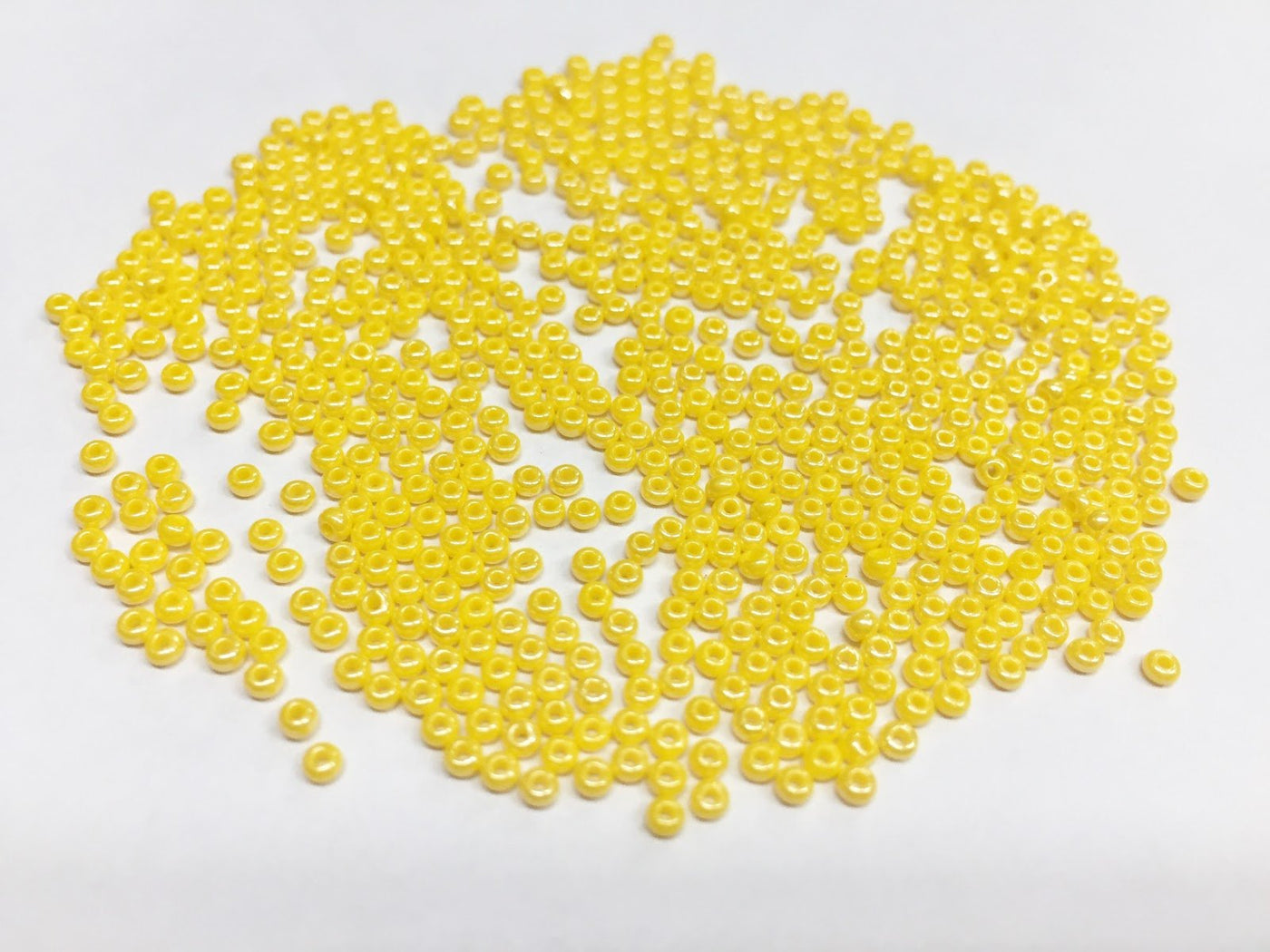 preciosa-yellow-lustre-round-rocaille-seed-beads