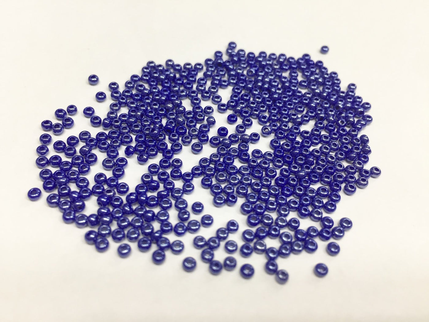 preciosa-dark-blue-round-rocaille-seed-beads