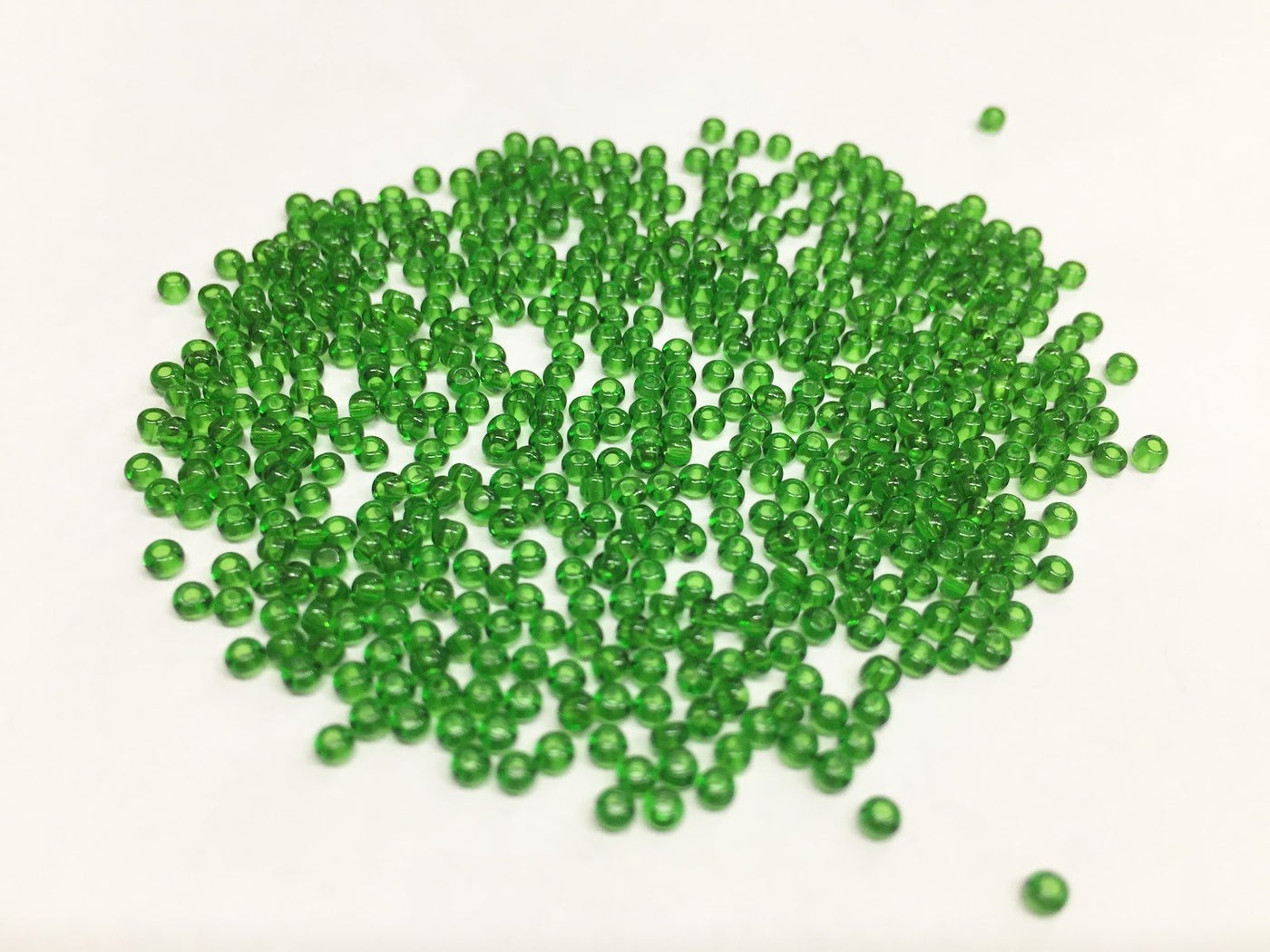 preciosa-green-transparent-round-rocaille-seed-beads