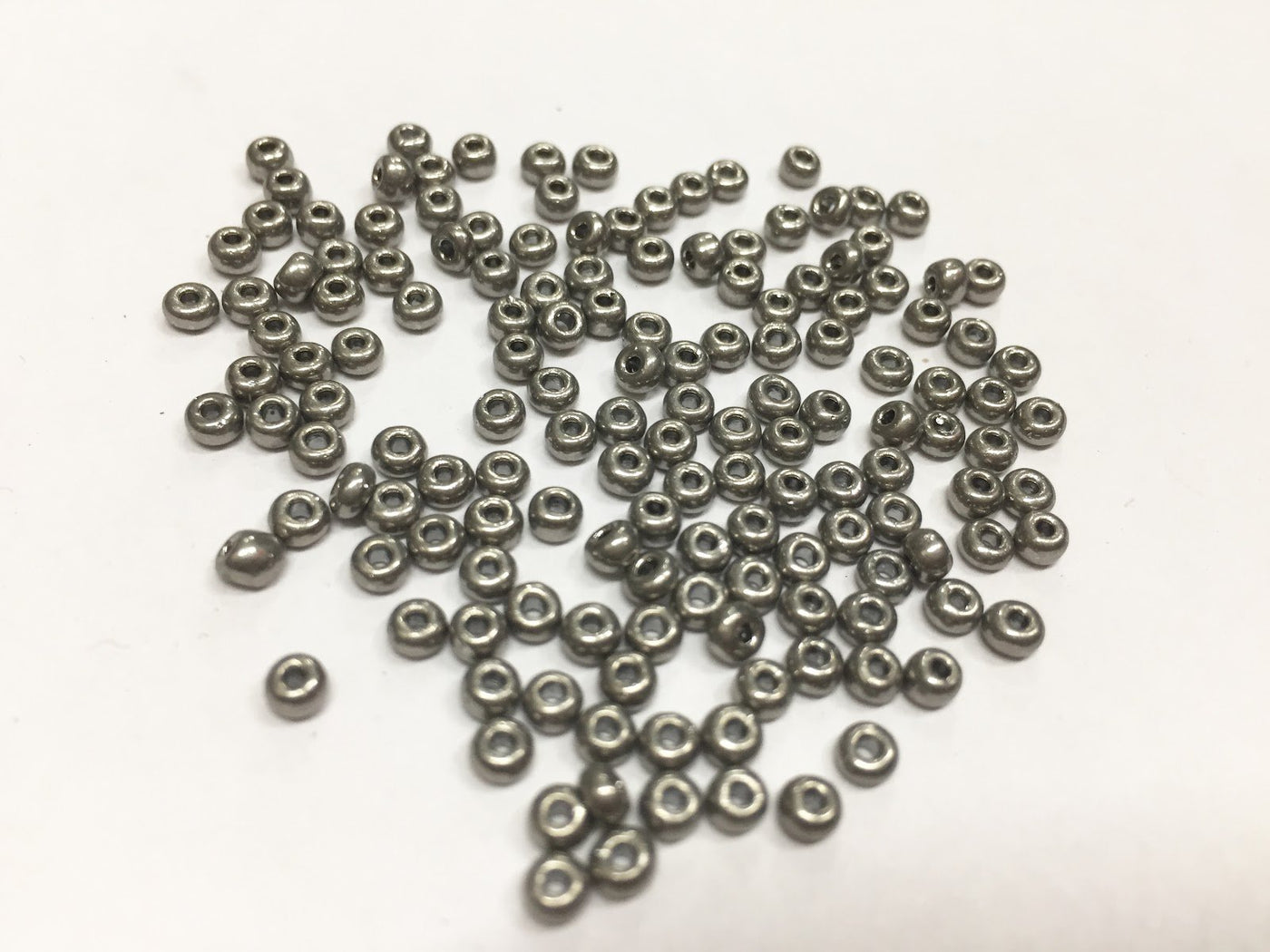 preciosa-gun-metal-round-rocaille-seed-beads