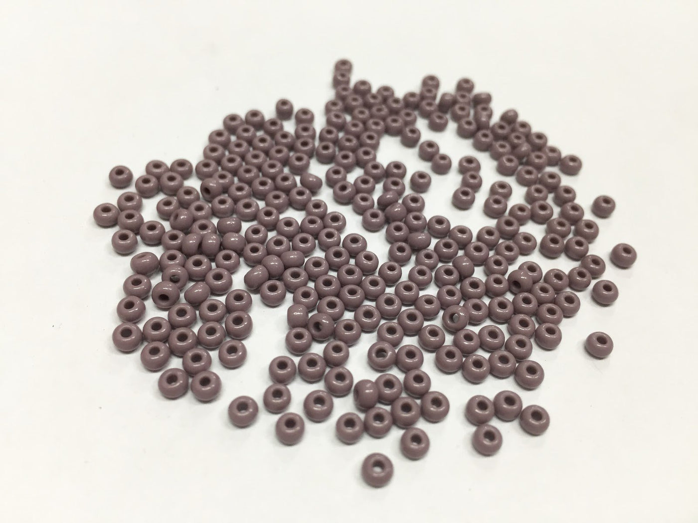 preciosa-mauve-opaque-round-rocaille-seed-beads