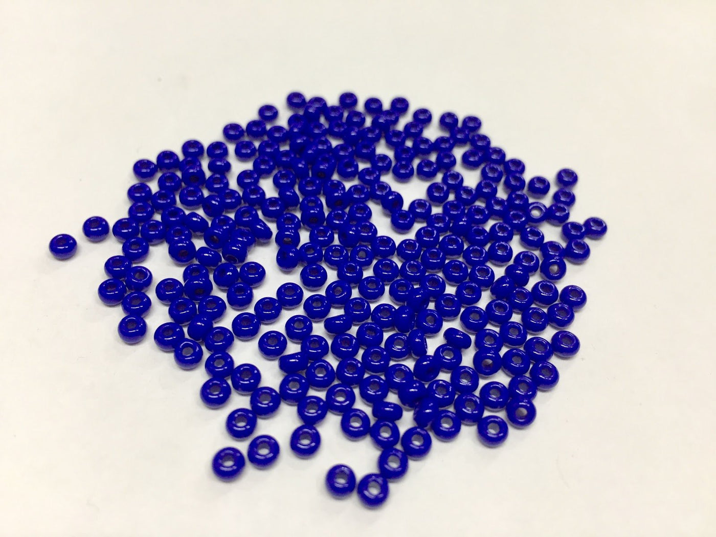 preciosa-ink-blue-opaque-round-rocaille-seed-beads-1