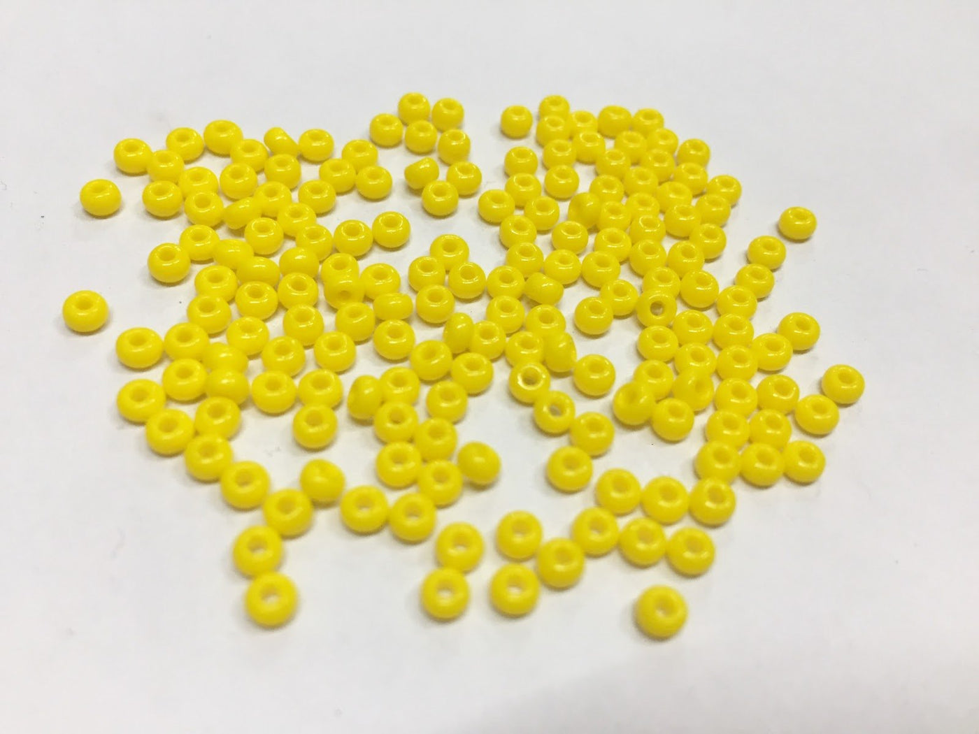 preciosa-yellow-opaque-round-rocaille-seed-beads-1