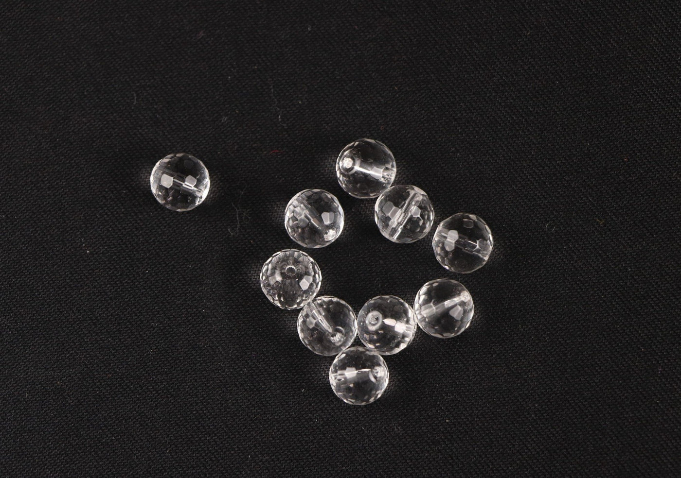 faceted-spherical-glass-beads-10-mm