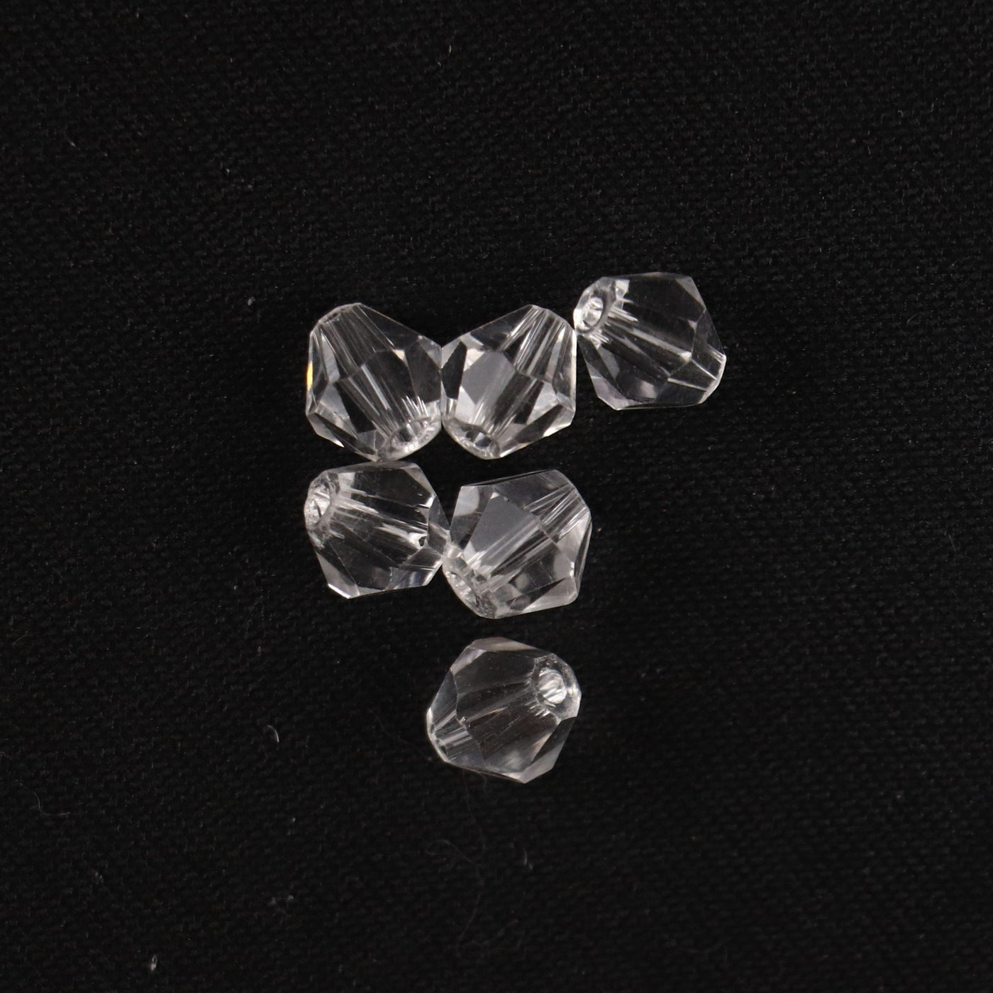 faceted-spherical-glass-beads-6-mm-1