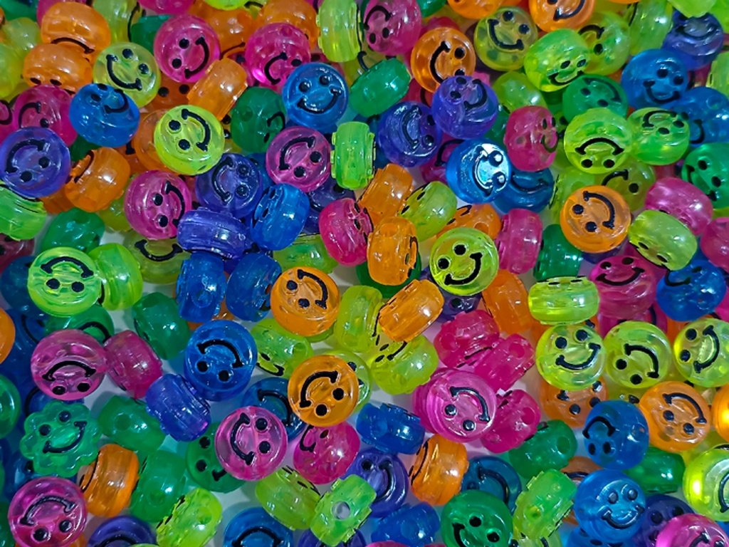 acrylic-beads-smiley-2