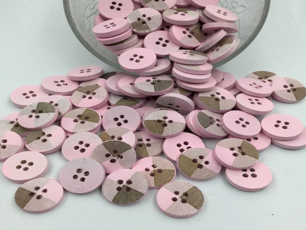 28l-pink-colour-round-wooden-button-making-it-look-vibrant