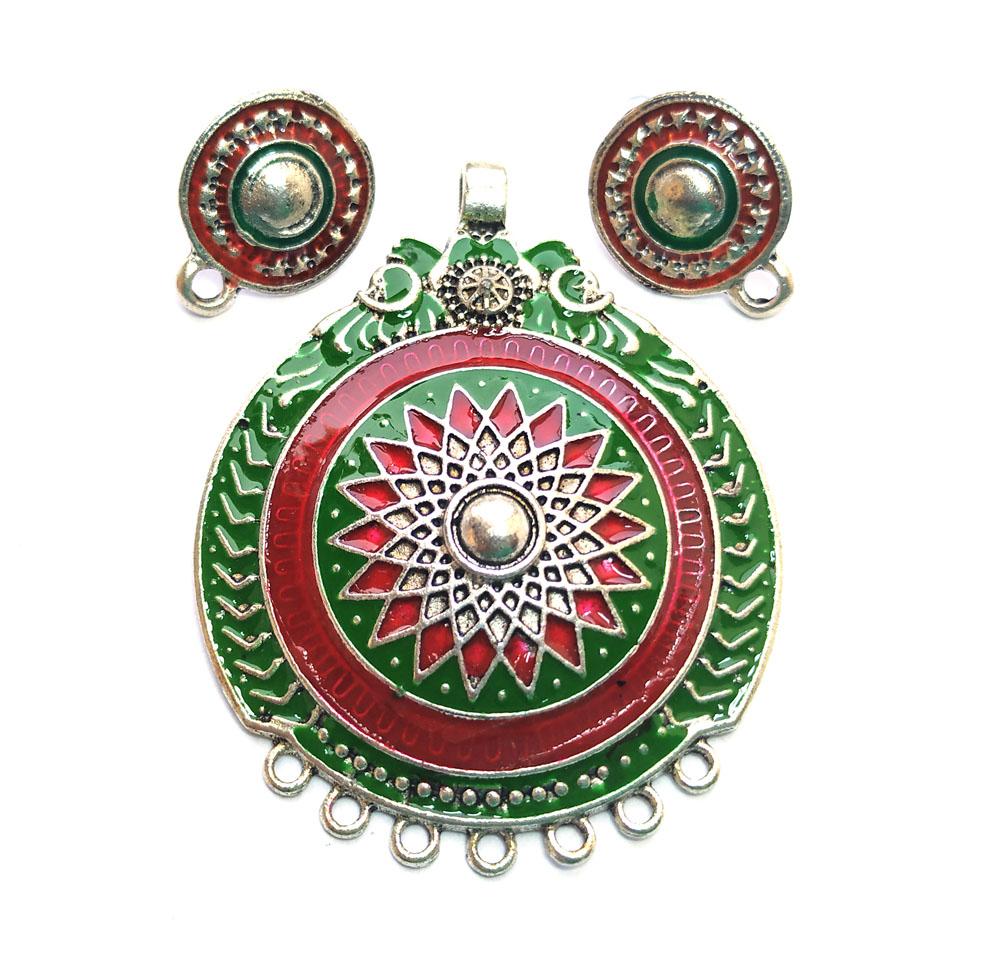 green-and-red-enamel-round-pendant-with-studs