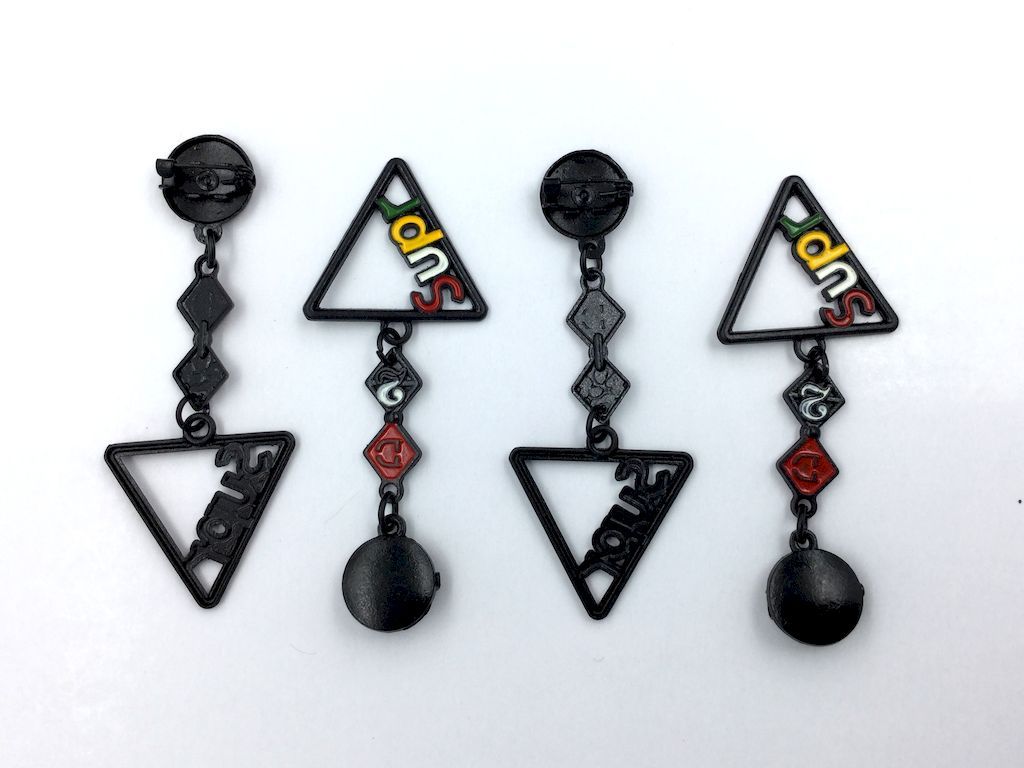 black-multicolour-clip-with-triangle-design-on-it