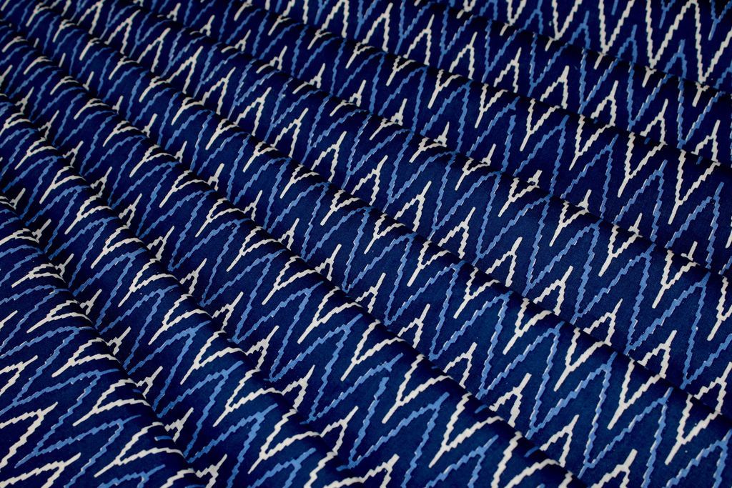 navy-blue-white-chevron-printed-pure-cotton-fabric