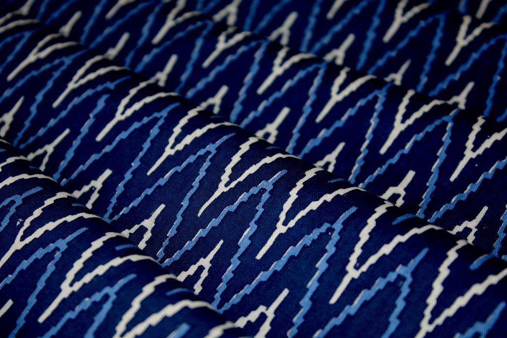 navy-blue-white-chevron-printed-pure-cotton-fabric