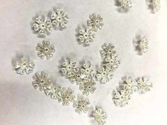 pearl-white-flowers-plastic-beads-16mm