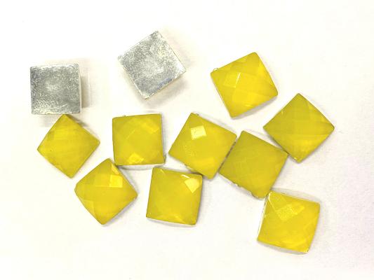 light-yellow-square-plastic-stones-without-hole-8x8-mm