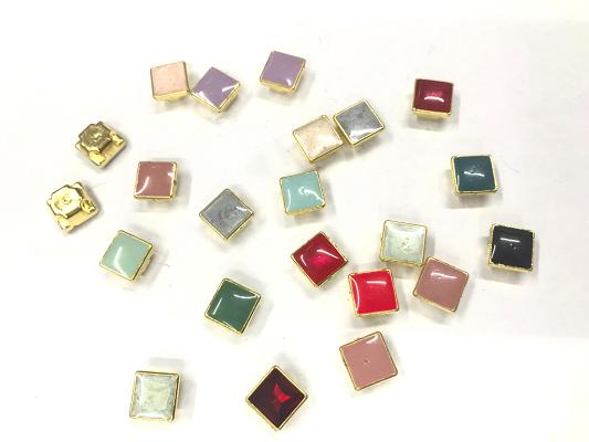 multicolor-square-plastic-beads-with-enamal-work