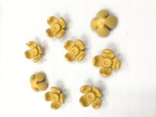 yellow-flower-plastic-stone-25-mm