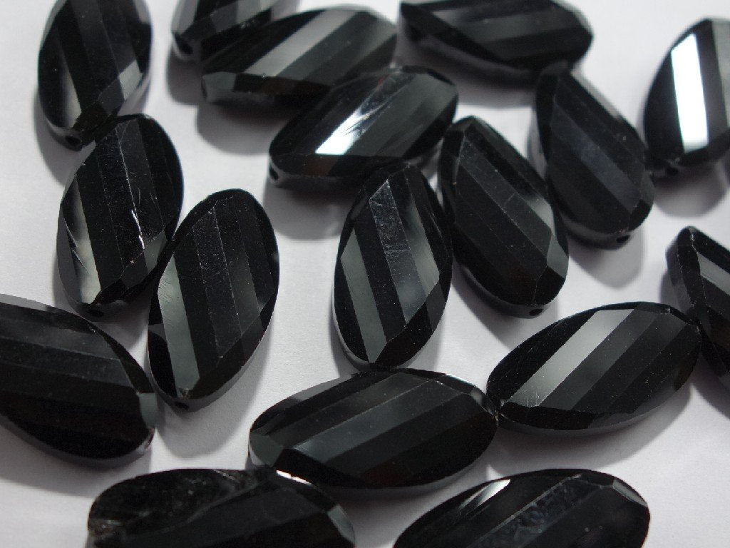 glass-beads-oval-cut-black