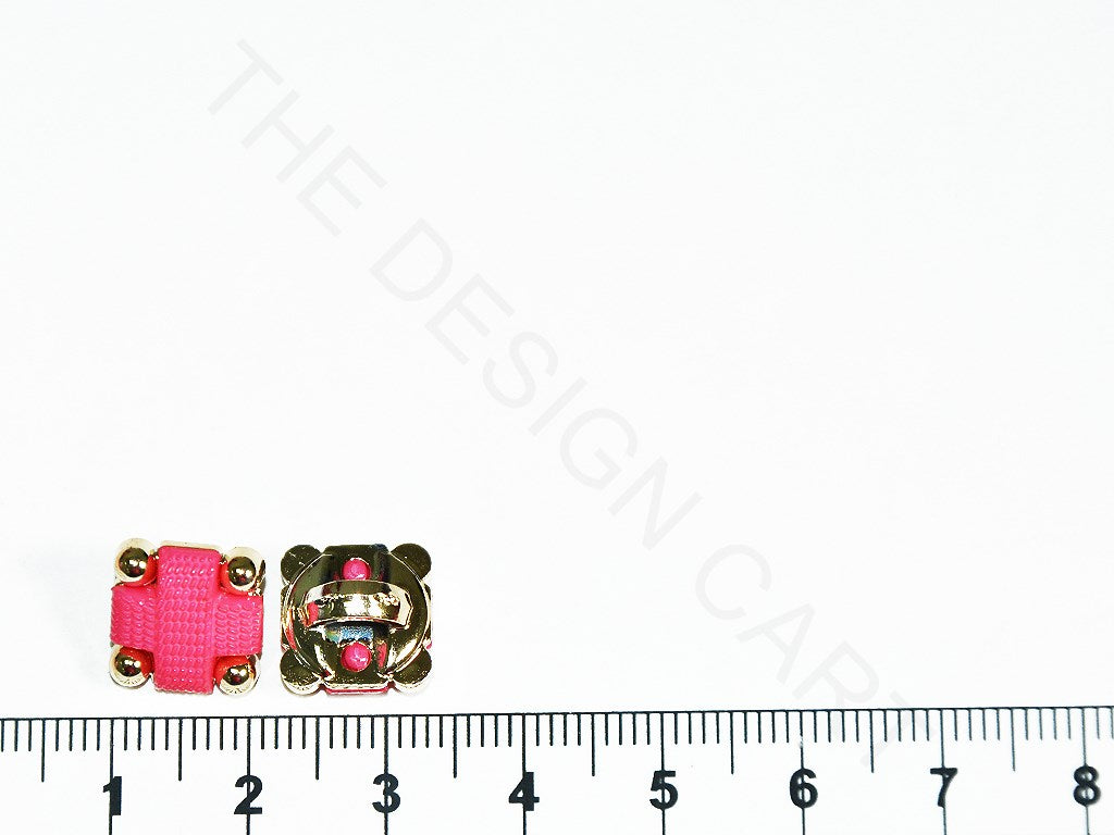 bright-pink-square-acrylic-buttons-stc280220-223