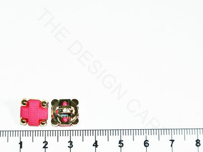 bright-pink-square-acrylic-buttons-stc280220-223