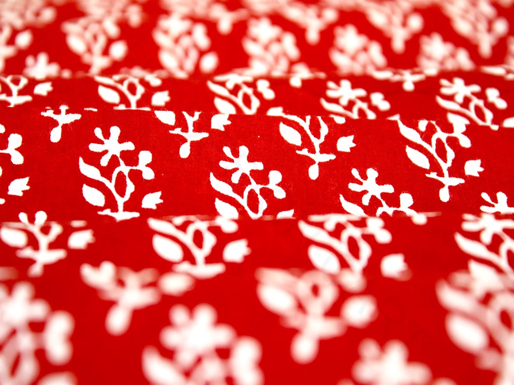 red-flower-print-design-cotton-fabric-rpd47-maroon-c