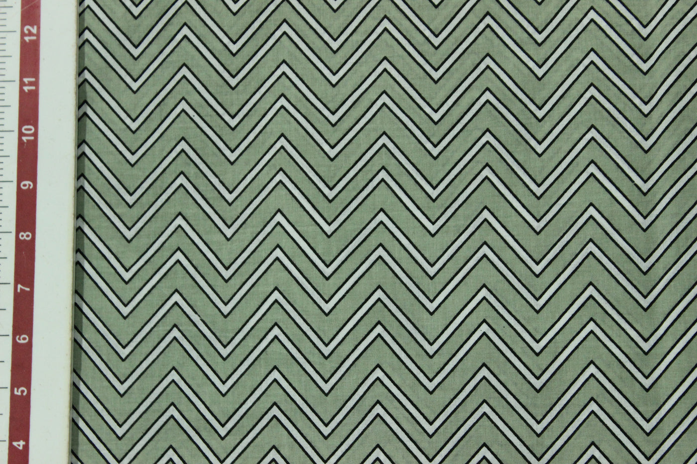 green-printed-cotton-cambric-fabric-41002721