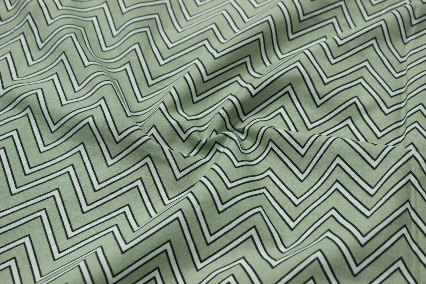 green-printed-cotton-cambric-fabric-41002721