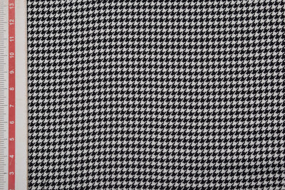 white-black-tweed-wool-houndstooth-fabric-41216622