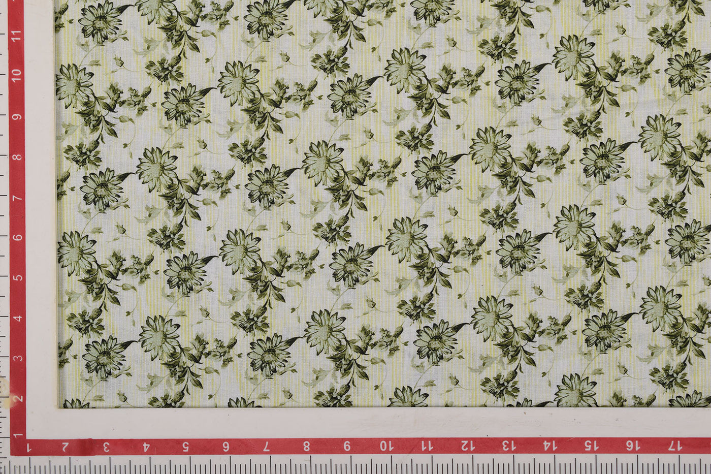 green-white-printed-linen-fabric-4331622