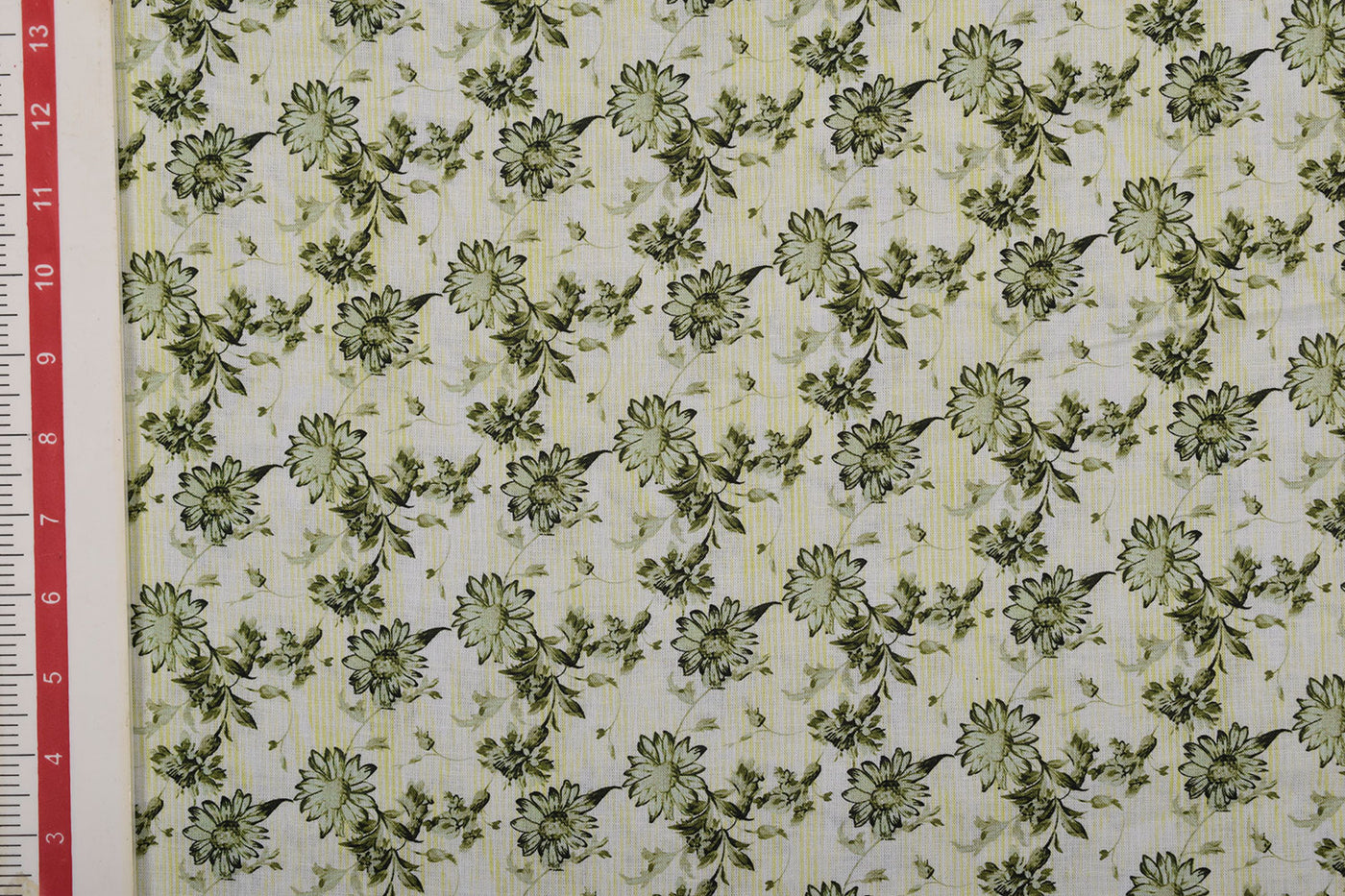 green-white-printed-linen-fabric-4331622