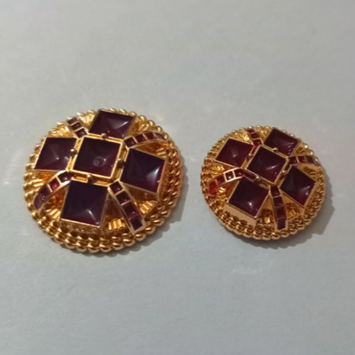 golden-maroon-with-cube-design-metal-buttons