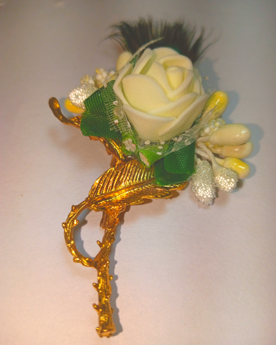 multicolor-white-flower-with-peacock-feather-designer-brooch