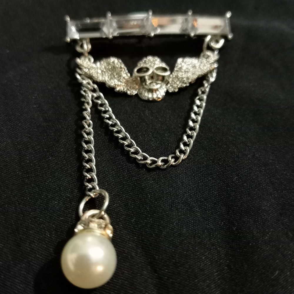 silver-skeleton-design-chain-brooch