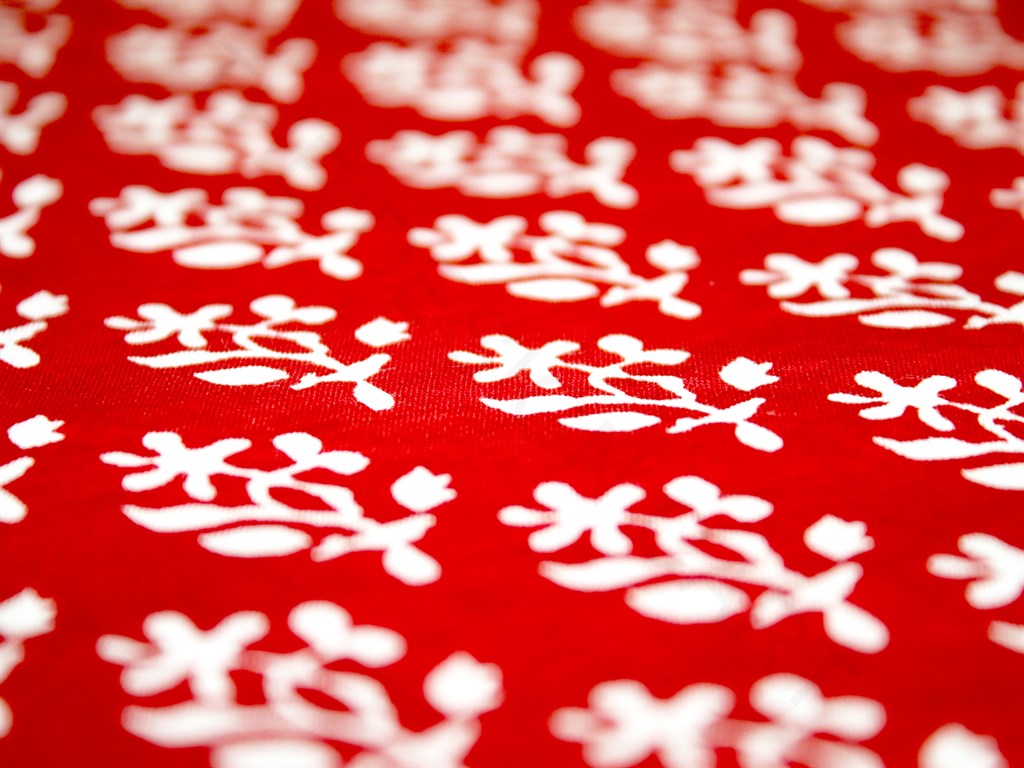 red-flower-print-design-cotton-fabric-rpd47-maroon-c