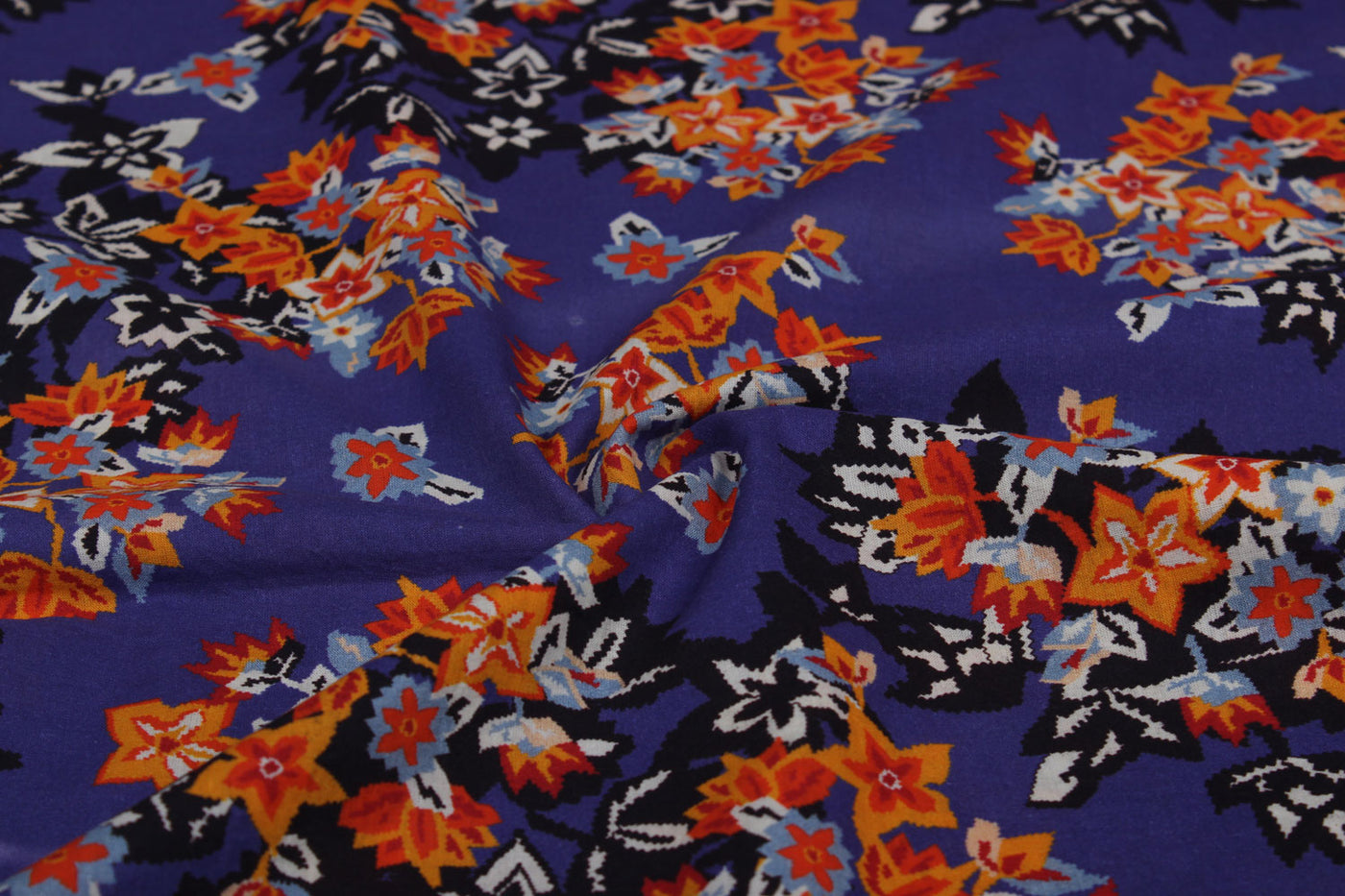 blue-floral-printed-cotton-fabric-529520