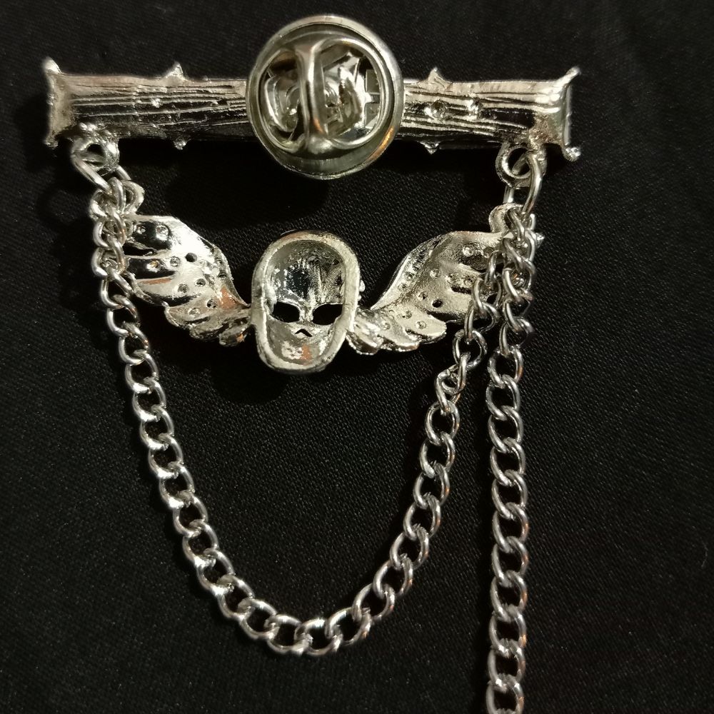 silver-skeleton-design-chain-brooch