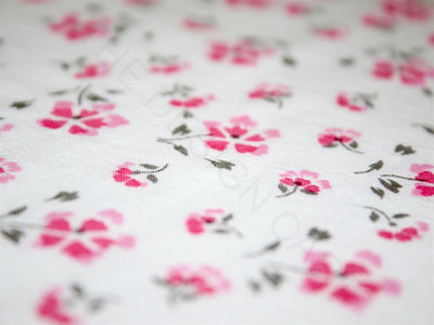 white-pink-floral-cotton-fabric-rp-d4394-pgpgt-c
