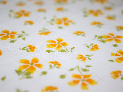 white-yellow-flowers-cotton-fabric-rp-d4394-ygpgt-c