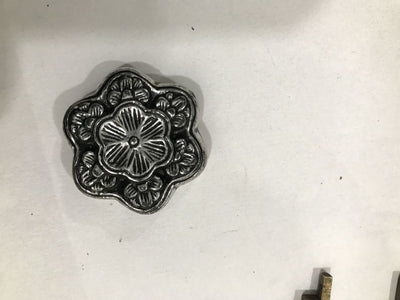 antique-silver-flower-shaped-plastic-beads