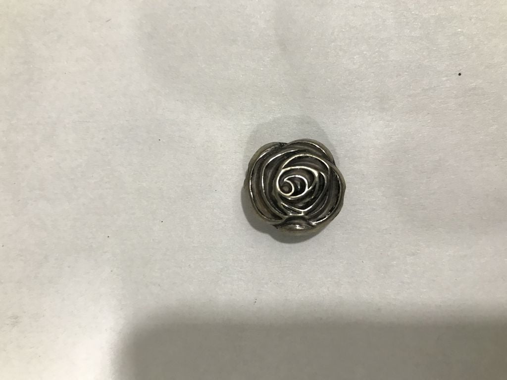 antique-silver-rose-plastic-beads
