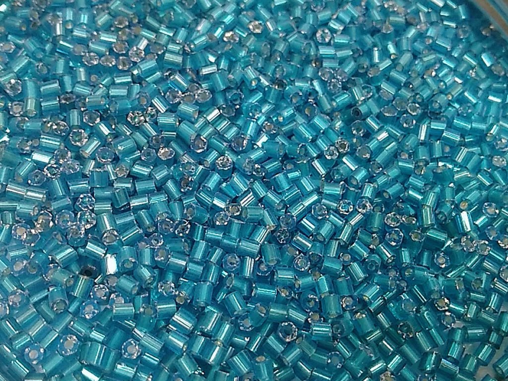 aqua-blue-transparent-silverline-2-cut-glass-seed-beads