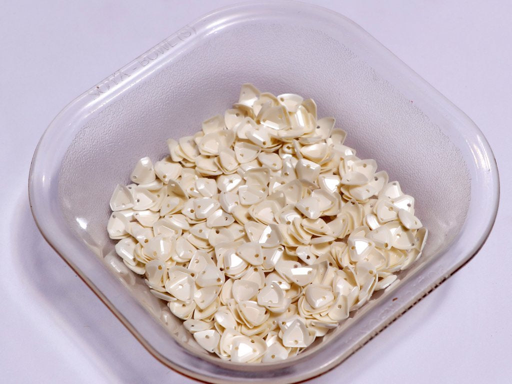 beige-two-hole-uneven-plastic-sequins