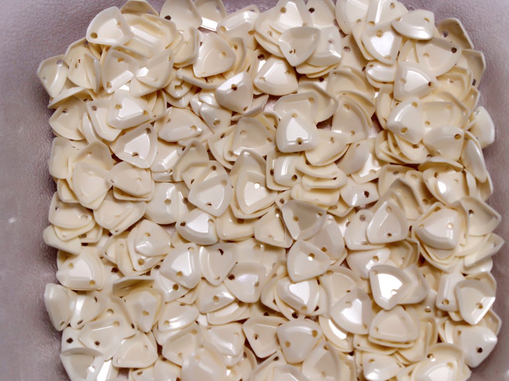 beige-two-hole-uneven-plastic-sequins