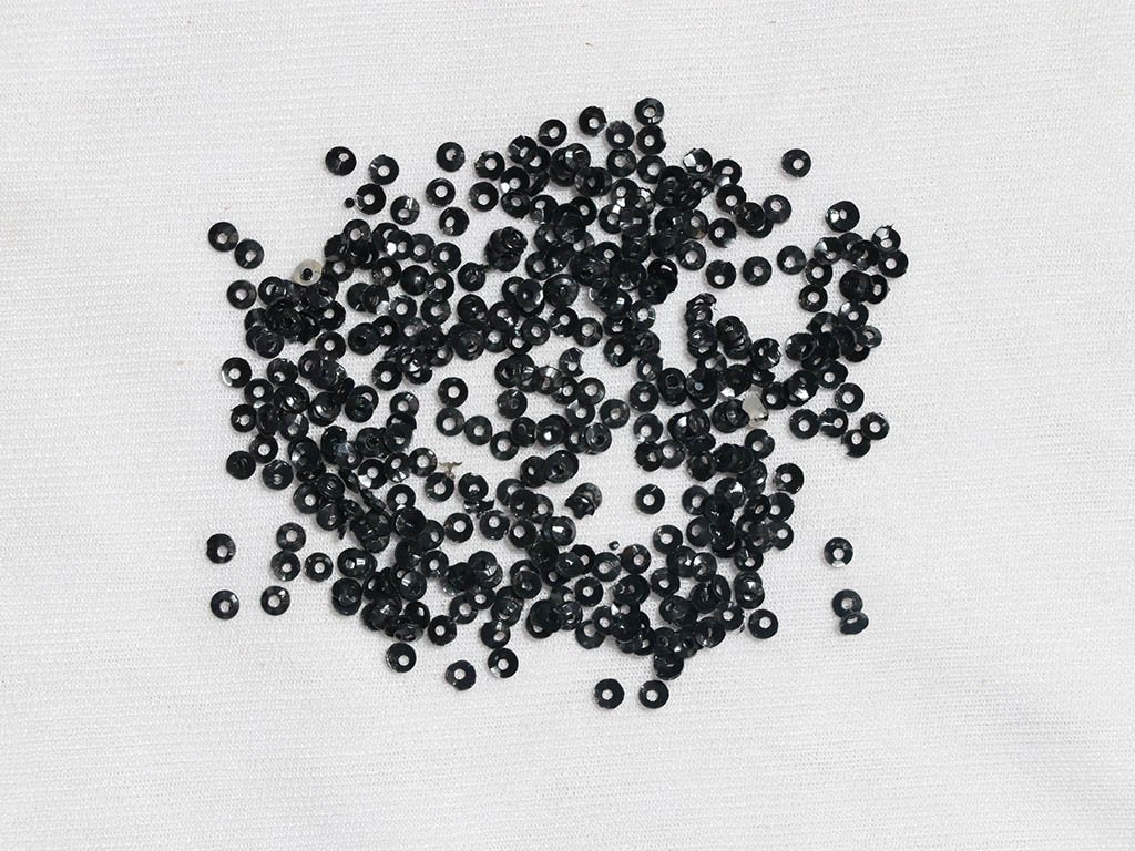 black-bowl-plastic-sequins-3-mm